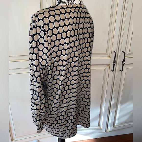 George Size XXL (20) Tan Circles Outlined in White on a Black Blouse - Picture 9 of 15